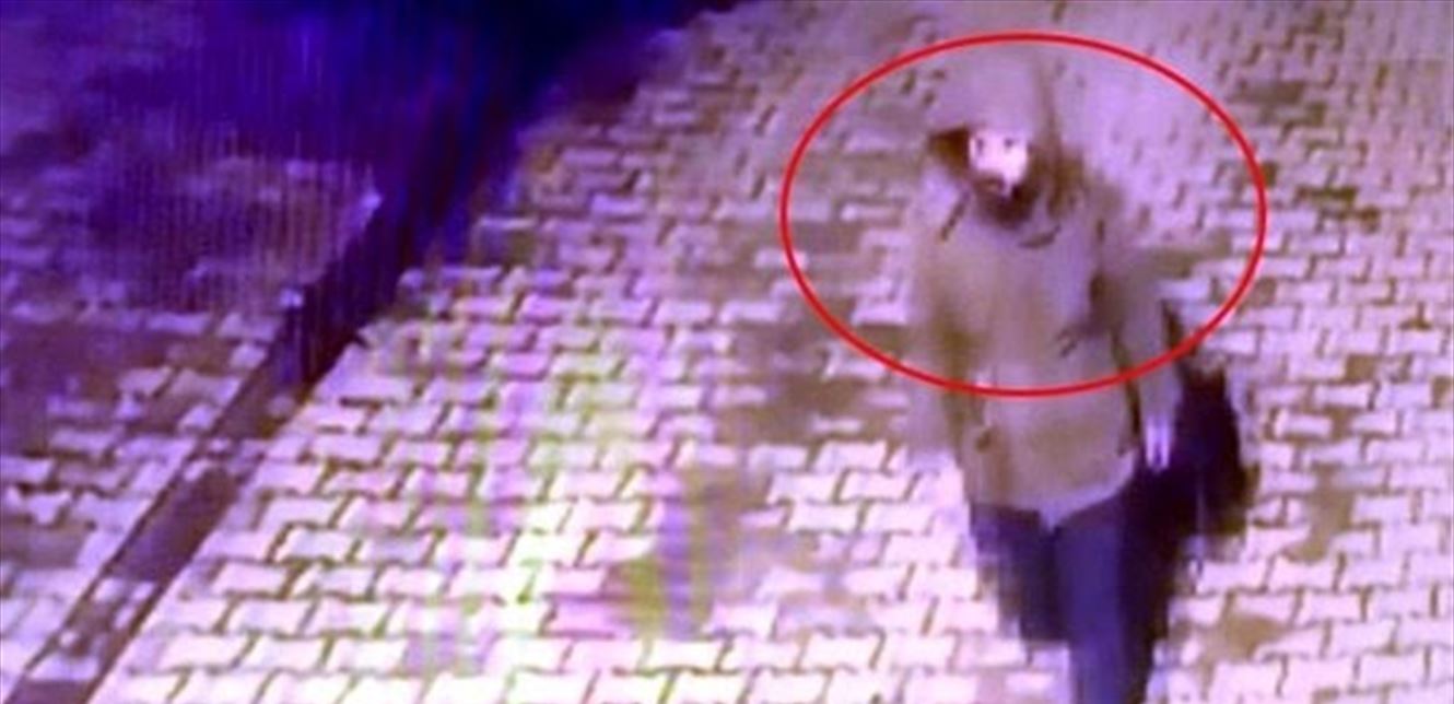 بالفيديو  ..  بعد زلزال تركيا "العنيف" ..  مجهولٌ يقوم بثقب إطارات عشرات السيارات