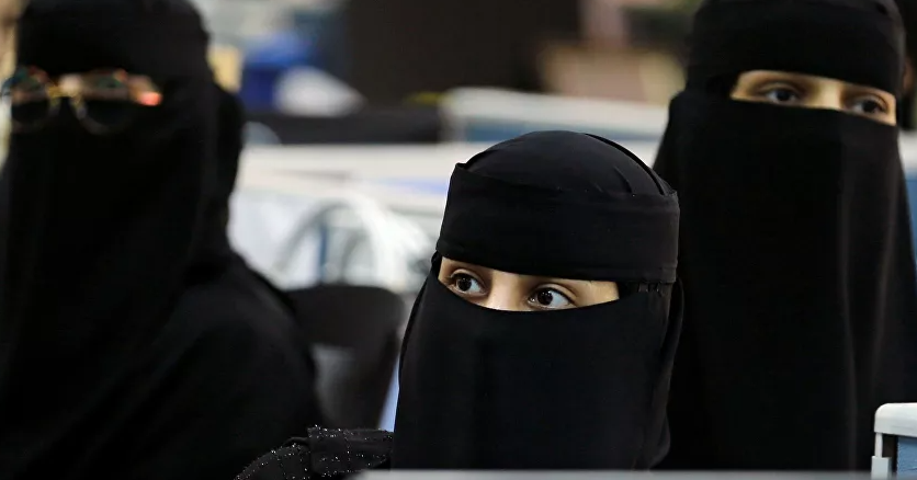 الشرطة السعودية تضبط فتاتين وشابين بسبب فيديو مثير