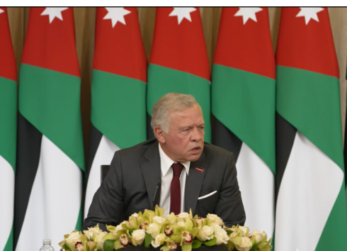 عشيرة الحراحشة -  بني حسن : نقف خلف قائد  السفينة وربانها