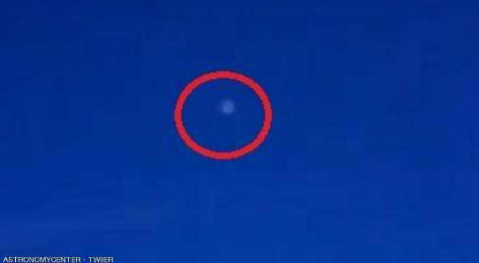 الأردنيون يرصدون الصاروخ الصيني أثناء مروره بسماء المملكة و مركز الفلك الدولي يؤكد  ..  فيديو و صورة