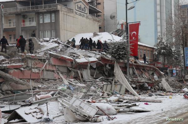 سوريا وتركيا  ..  ارتفاع ضحايا الزلزال إلى 2458