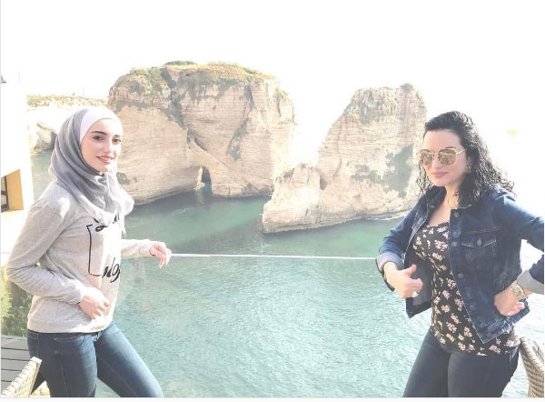 هكذا إحتفلت صفاء سلطان بنجاح إبنتها في الثانوية العامة ..  بالصورة