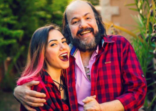 إيمي طلعت زكريا تكشف عن الطلب الأخير من والدها لها قبل وفاته 