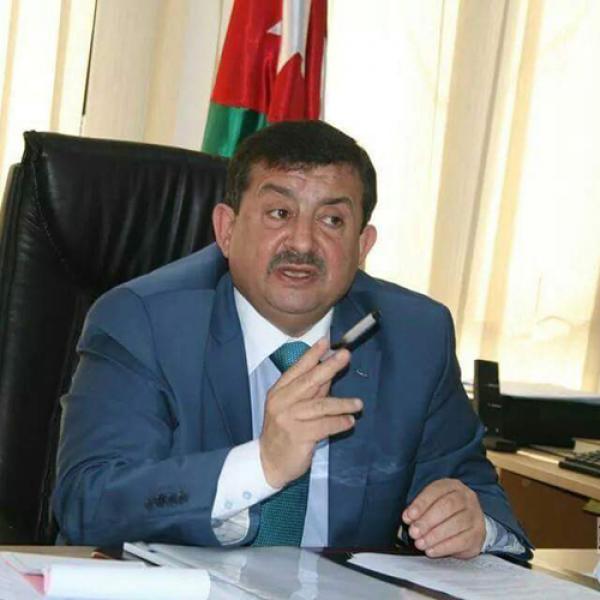 الخشمان يدعو رؤساء البلديات الى الوقوف مع موظفي بلدياتهم