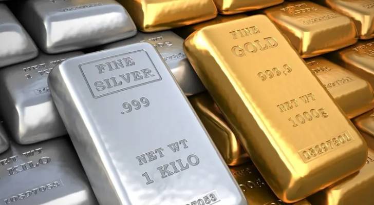 تراجع أسعار الذهب والفضة وارتفاع النفط في الأسواق العالمية