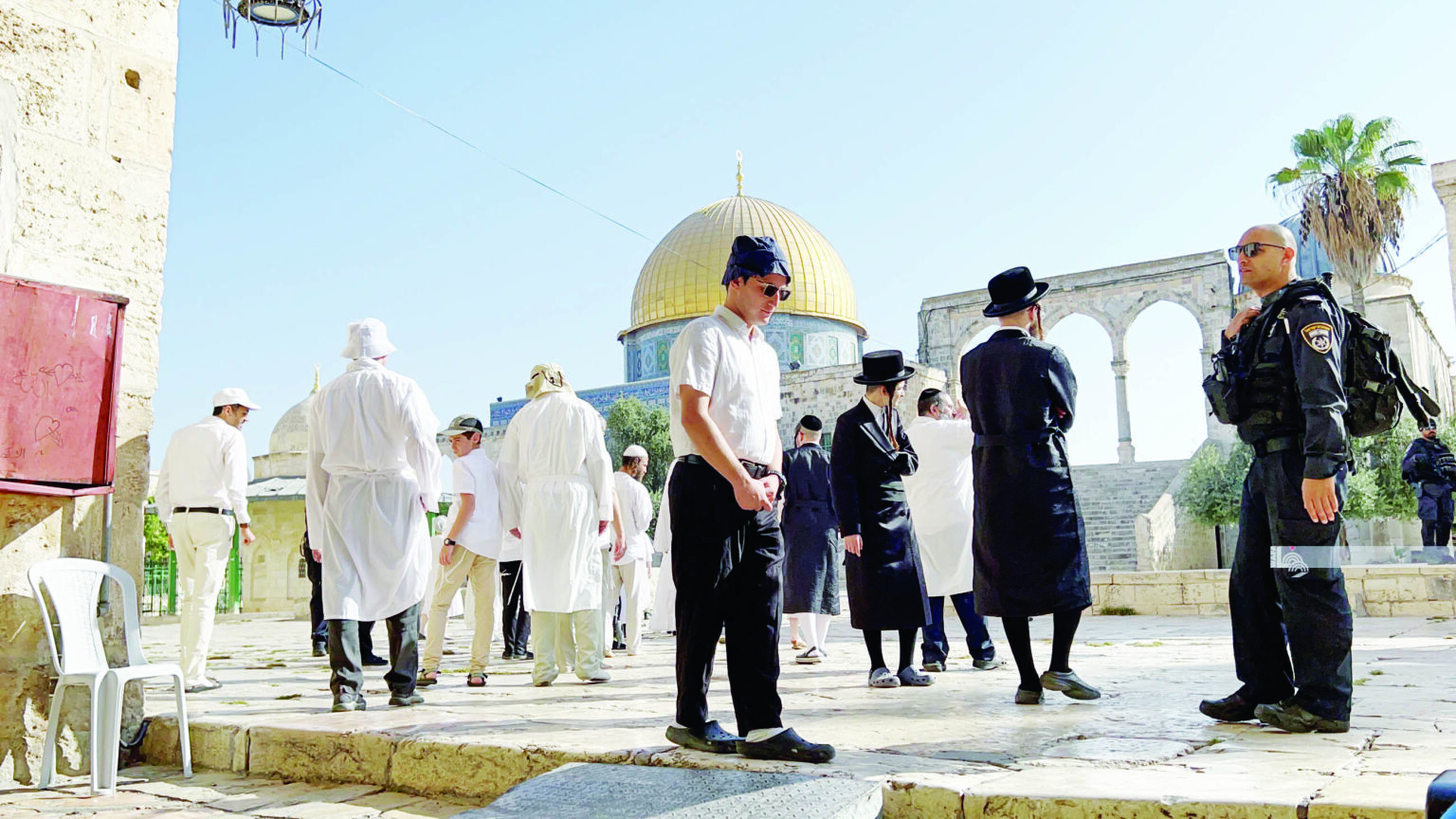 الاحتلال يعزل 100 ألف فلسطيني بالقدس