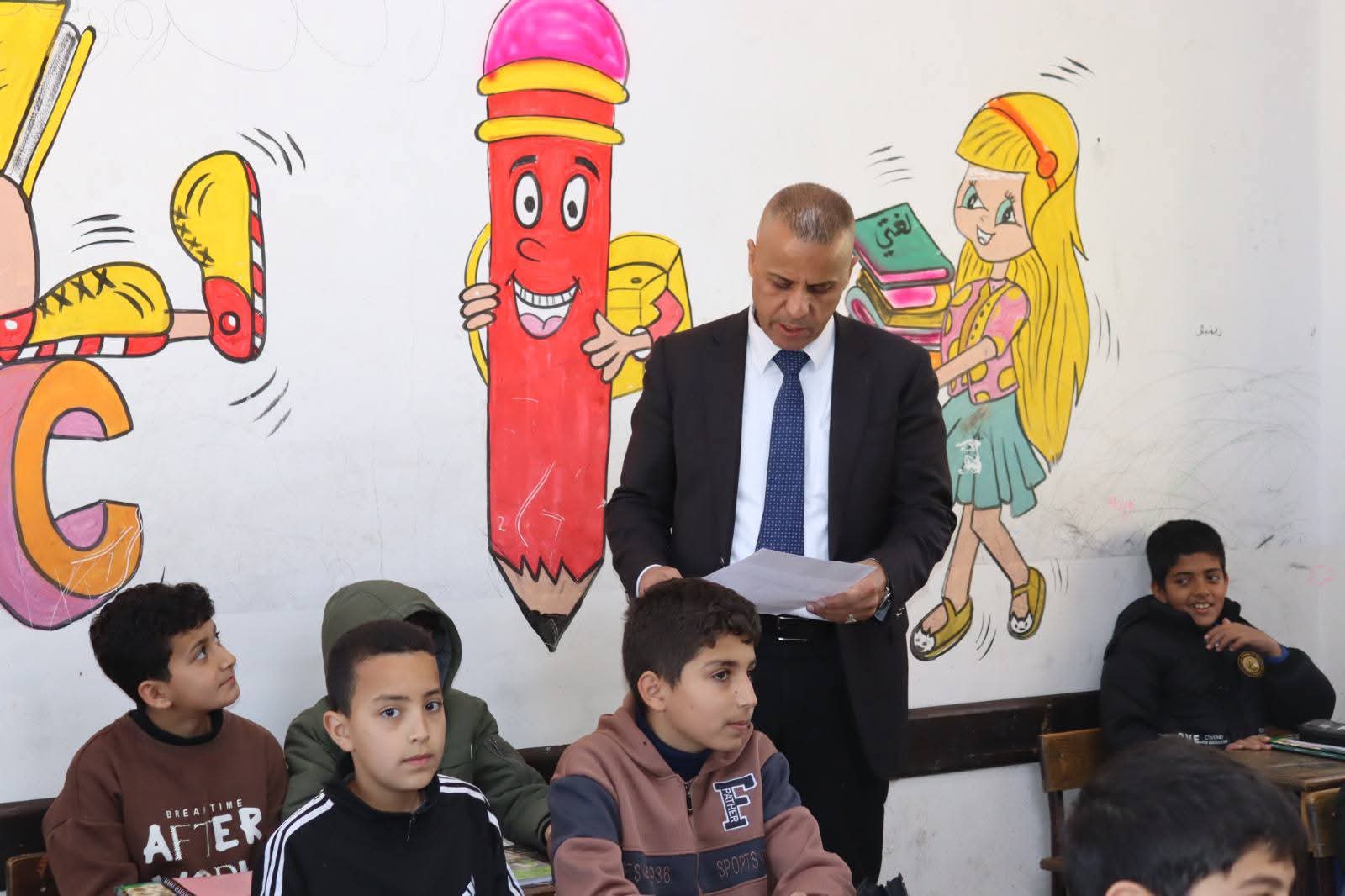 الهديرس يتفقد مدرستي ياجوز الأساسية والثانوية للبنين 