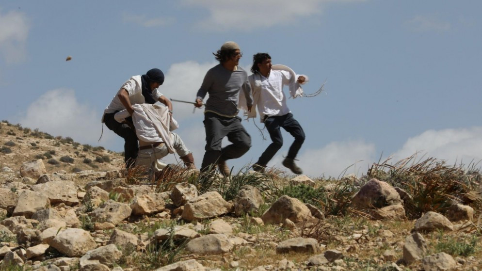 الاحتلال يجبر فلسطينيا على هدم جزء من منزله في قرية بردلة