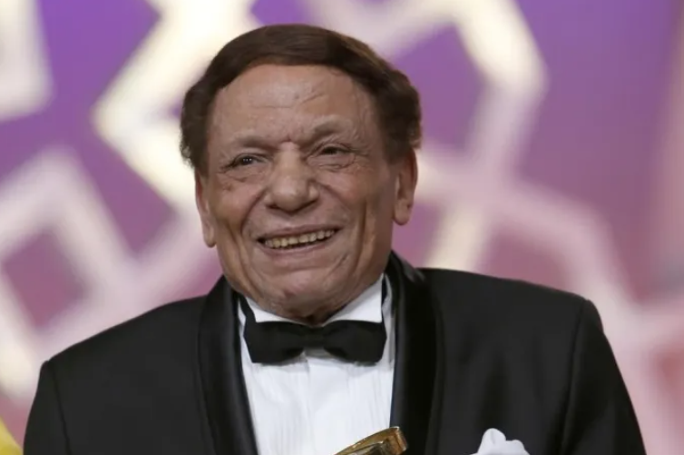 عمرو أديب يكشف عن الحالة الصحية لعادل إمام