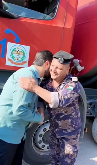 بالفيديو ..  وزير الداخلية السوري يشيد بجهود فرق الإطفاء الأردنية في إخماد حرائق ريف اللاذقية