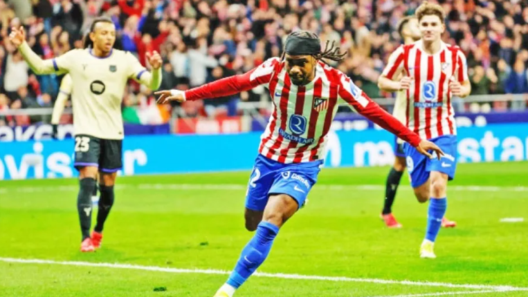 أربيلوا يرد بالسخرية على تصريحات فليك بعد خسارة برشلونة أمام أتلتيكو