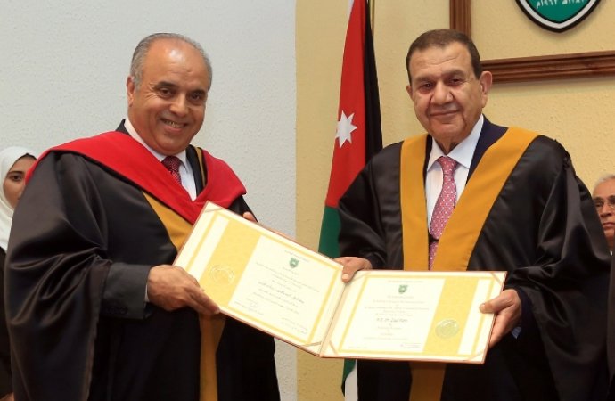 "الأردنية" تمنح فريز الدكتوراه الفخرية في الاقتصاد