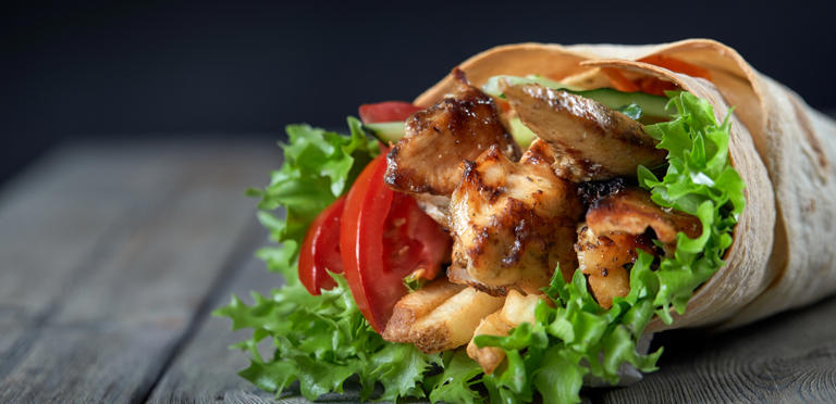 كم سعرة حرارية الشاورما؟ تعرّفوا على قيمتها الغذائية قبل تناولها