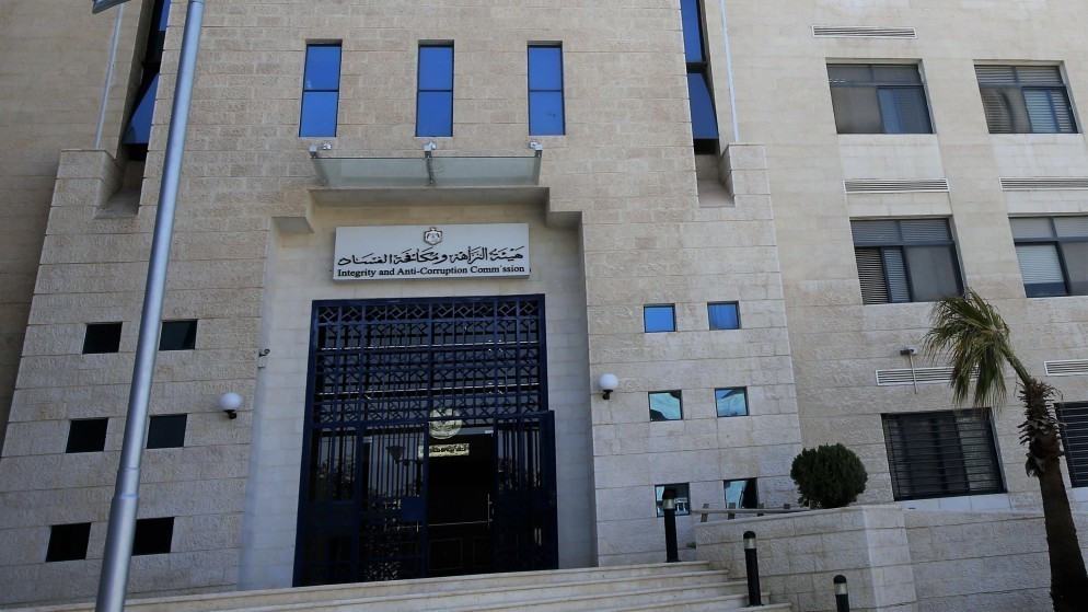 "مكافحة الفساد" تضبط موظفًا في وزارة الزراعة متلبسًا بتسلّم رشوة وتُحيله إلى القضاء