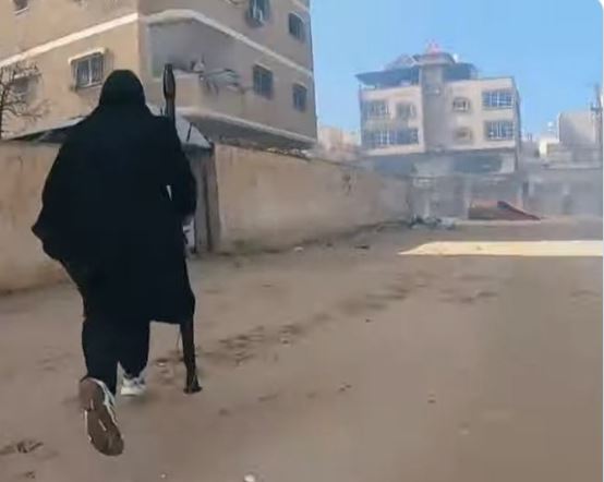 ما كتبه "المقاتل الأنيق"على حسابه بفيسبوك يلقى تفاعلا بعد استشهاده
