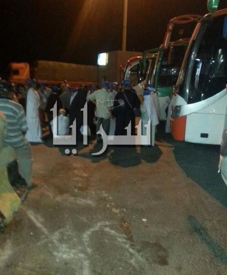 بالصور  ..  مكاره صحية باستقبال الحجاج العرب بمحطة الركاب في العقبة 
