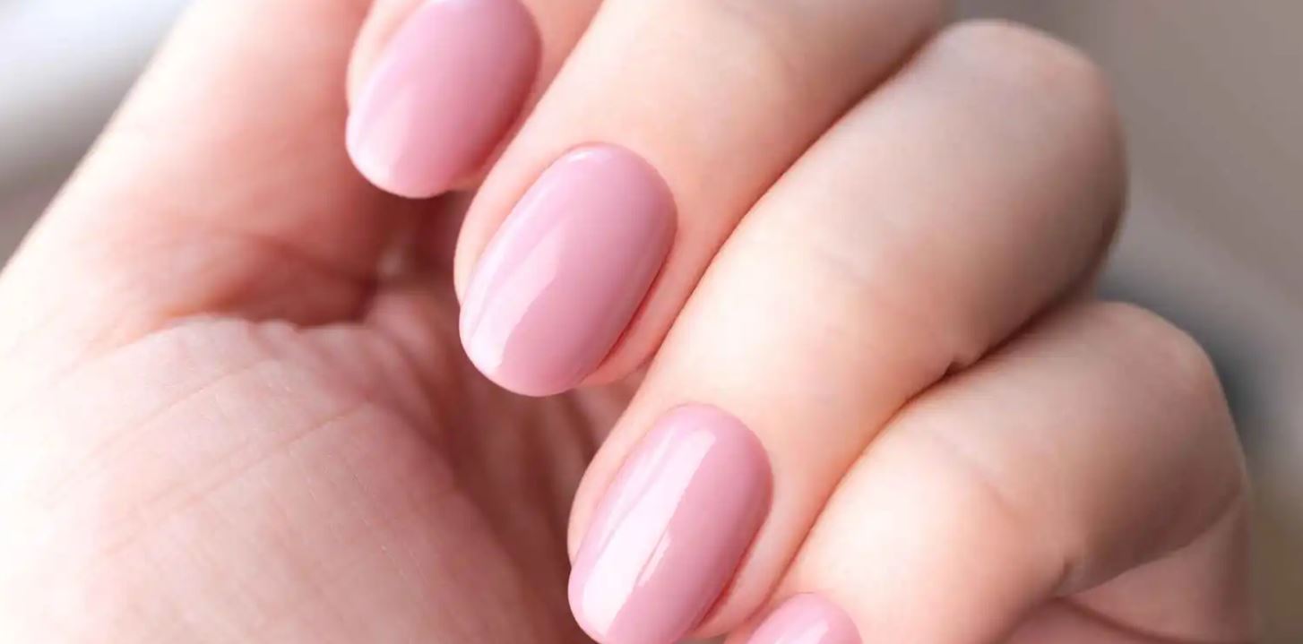 يسبب "العقم" ..  حظر طلاء الأظافر الجل في بريطانيا  