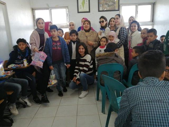 طلبة البترا يزورون مركز أيتام الأشرفية