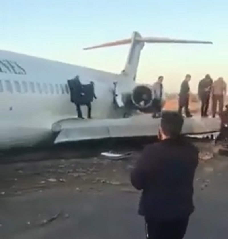فيديو  ..  خروج طائرة ركاب إيرانية عن المدرج أثناء هبوطها