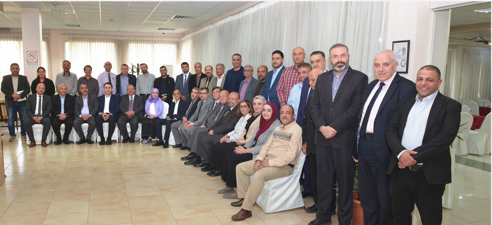 نادي جامعة البترا يعقد ندوة حوارية مع رئيس الجامعة أ.د. رامي عبد الرحيم حول "التحديات المستقبلية في قطاع التعليم العالي"