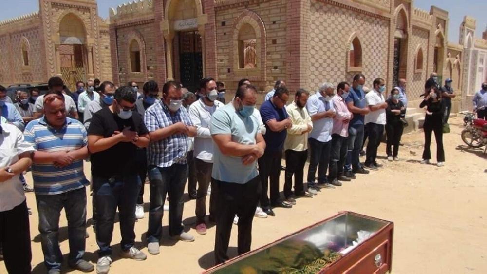 غياب لافت للفنانين خلال جنازة حسن حسني- صور