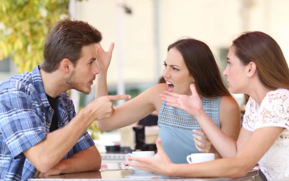 قطع أخي علاقته بالعائلة بسبب مشكلة بسيطة، فهل هو مسحور
