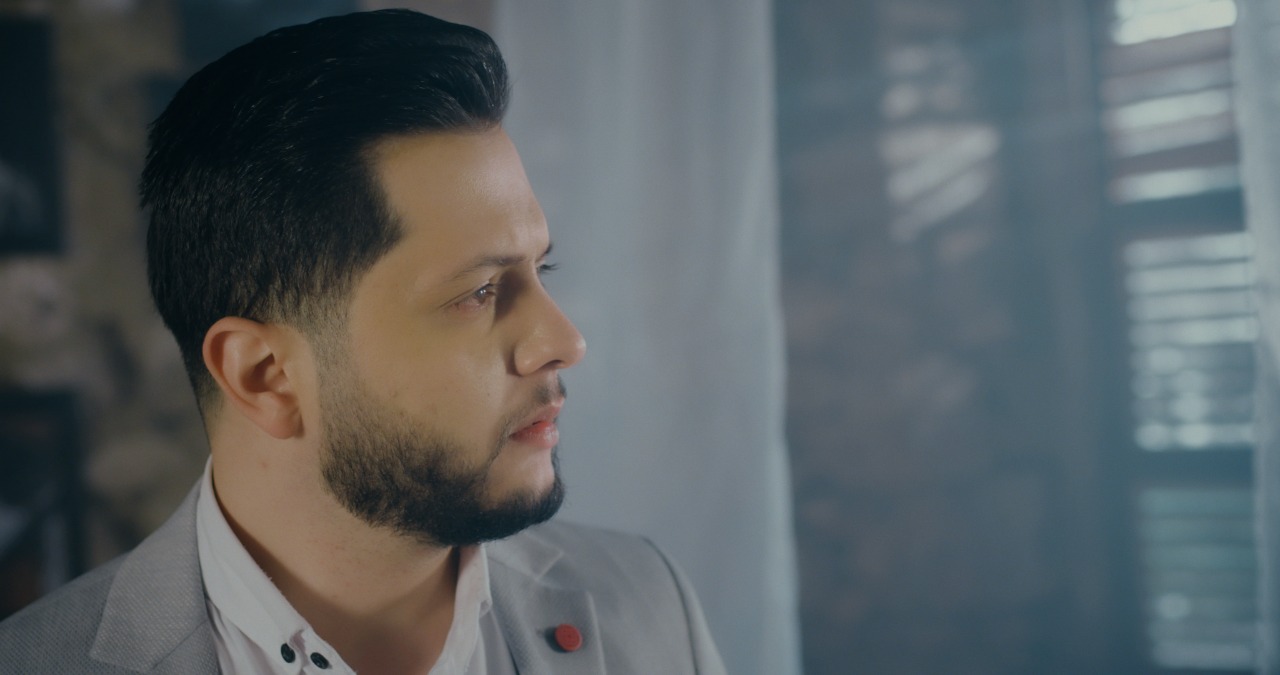 الفنان باسل زين يطلق اغنيته الجديدة  "اهتمامك ما بينطلب"