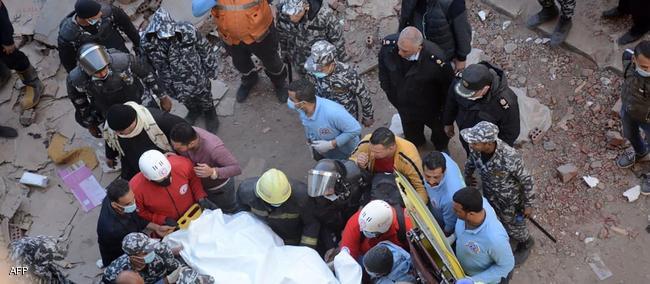  العناية الإلهية تنقذ رضيعا بعمر 6 أشهر وسط أنقاض مبنى جسر السويس المنهار في القاهرة 