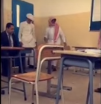 "التعليم" توقع عقوبة "قاسية" على الطلاب المسيئين لمعلمهم