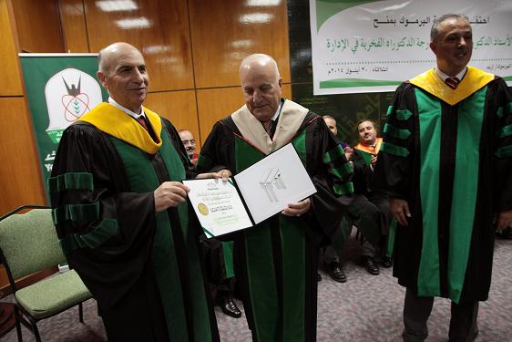 جامعة اليرموك تمنح الدكتور عدنان بدران درجة الدكتوراة الفخرية في الإدارة