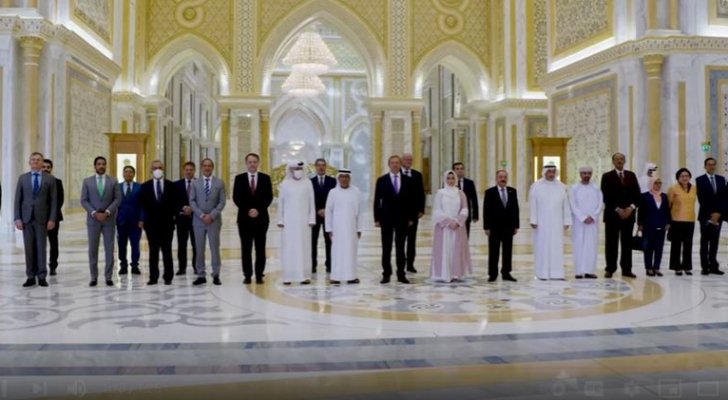 بالفيديو  ..  الإمارات تودع السفير الأردني جمعة العبادي وتكرمه 