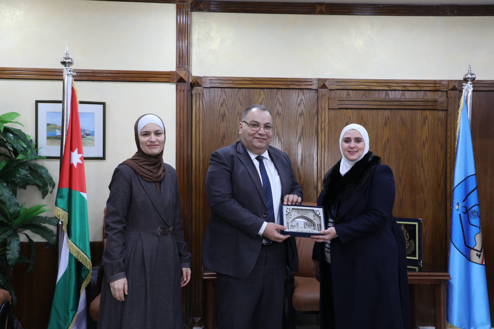 جامعة الزرقاء توقع مذكرة تفاهم مع "الاستشارية للصناعات الدوائية"