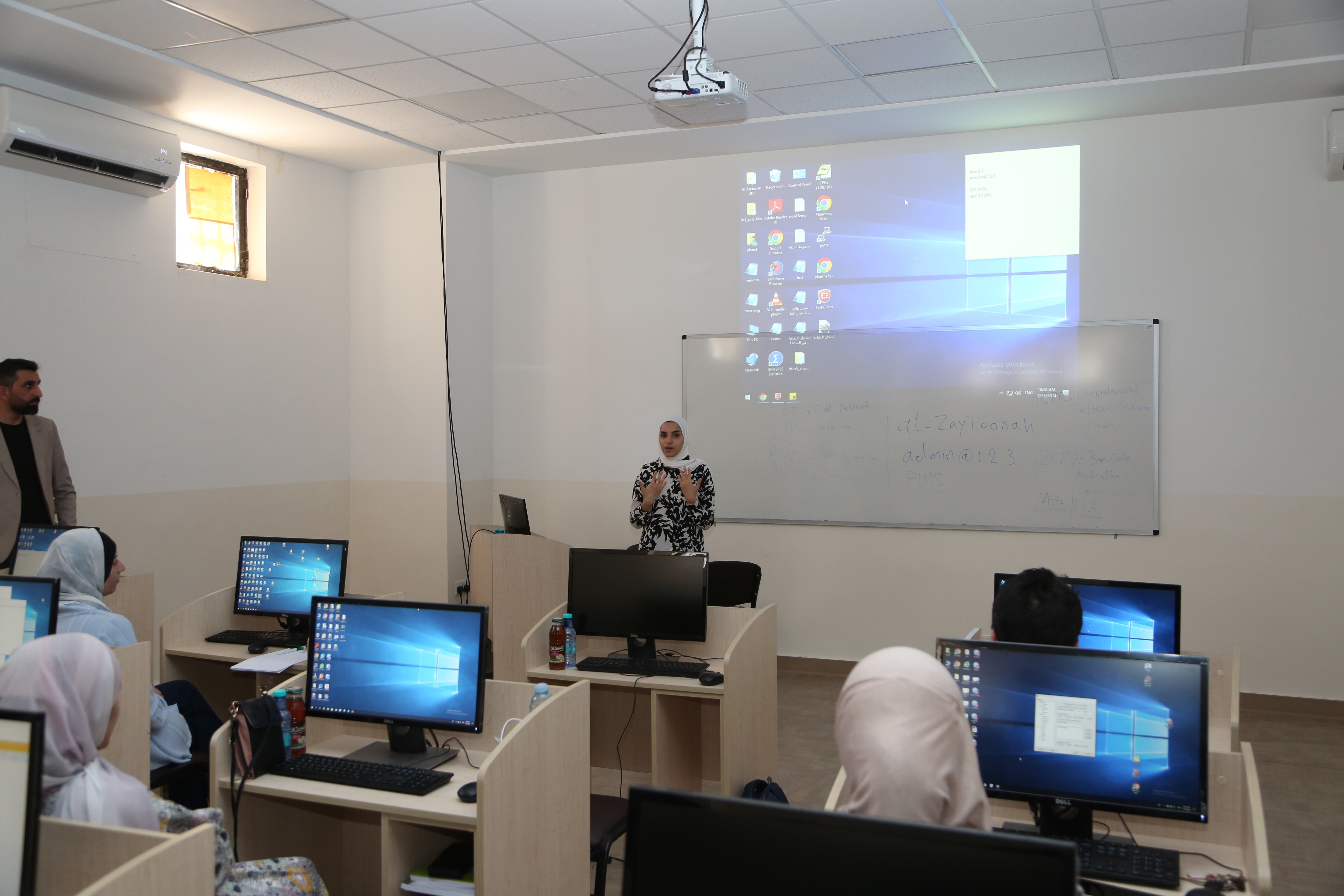ورشة عمل في كلية الصيدلة في الزيتونة للتدريب على برمجية "حكيم"