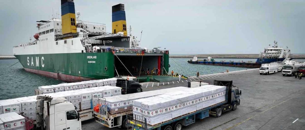 الإمارات ..  توجيه بتجهيز سفينة "صقر" الإنسانية لإغاثة غزة