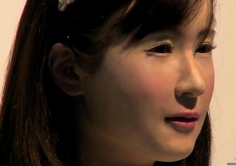 اليابان : روبوت أنثى يمكنها الغناء والتعبير عن مشاعرها