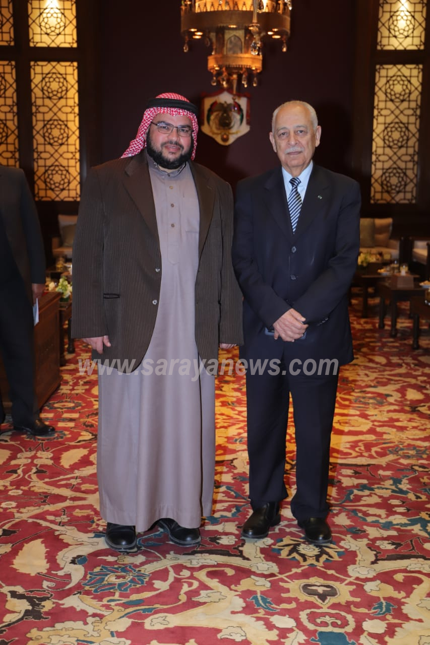 العزوني ووفد من مخيم المحطة يلتقون رئيس الديوان الملكي