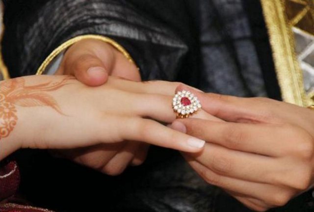 السجن والجلد لـ"خاطبة إلكترونية" نصبت على مواطنين