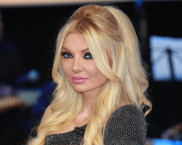 محاكمة ميريام كلينك بتهمة التهديد بالقتل