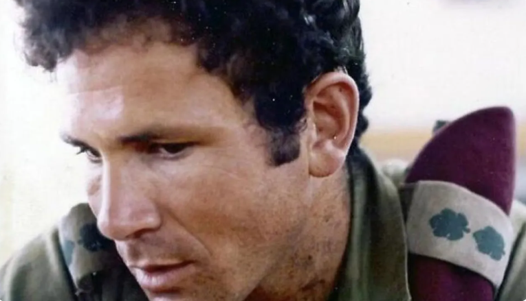 تمثال لشقيق نتنياهو في مطار دولة أفريقية