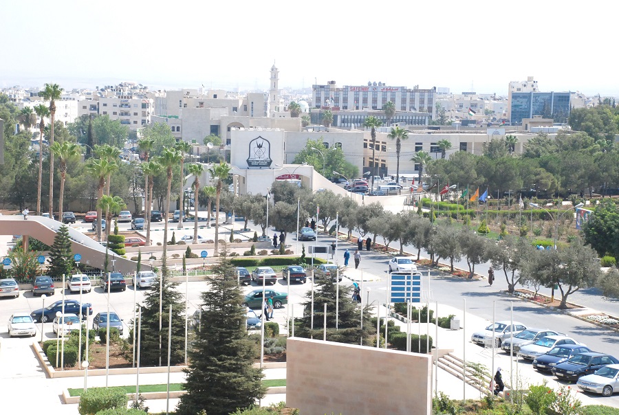 "اليرموك" تتمسك بالملاحقة القانونية لمستخدمي أسمها وشعارها دون موافقتها