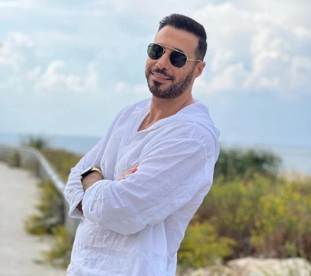 أحمد السعدني يثير قلق متابعيه بفيديو غامض عن مراقبته من غريب