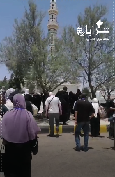 بالفيديو ..  الحجاج الأردنيون يهمون لأداء صلاة الظهر قبيل انطلاقهم لأداء مناسك الحج من منطقة الجيزة 