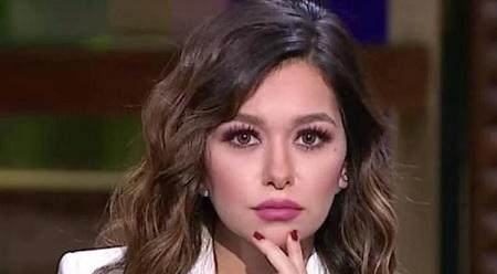 إعلامية تخضع لجراحة عاجلة بسبب قرصة ناموسة!