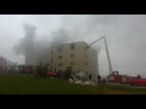 عمان : حريق  مستودع  بالقرب من  "مخابز جواد"  بسبب التخزين العشوائي " فيديو"