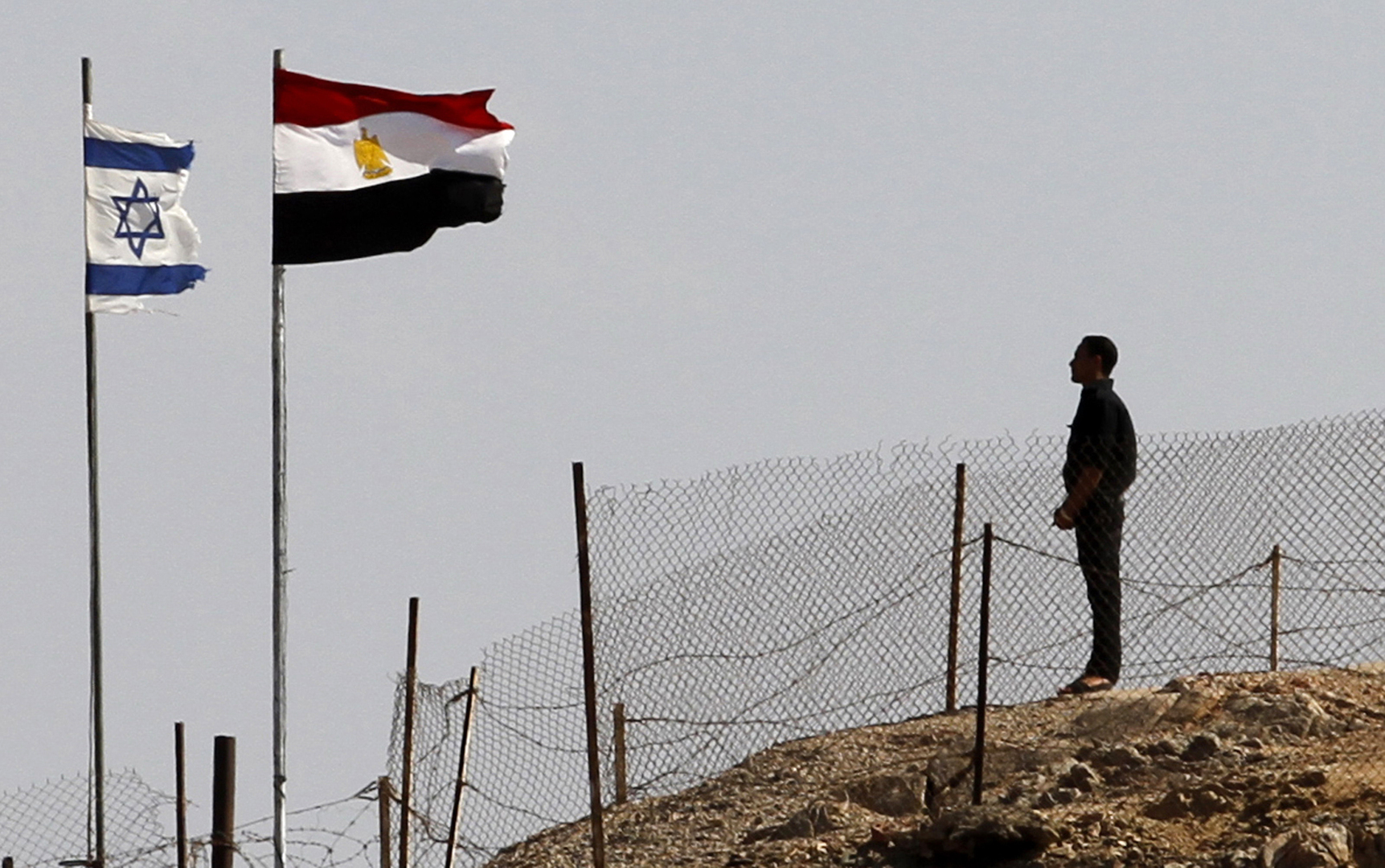 الإعلام العبري يتحدث عن صفقة ضخمة بين مصر و "إسرائيل" - تفاصيل 