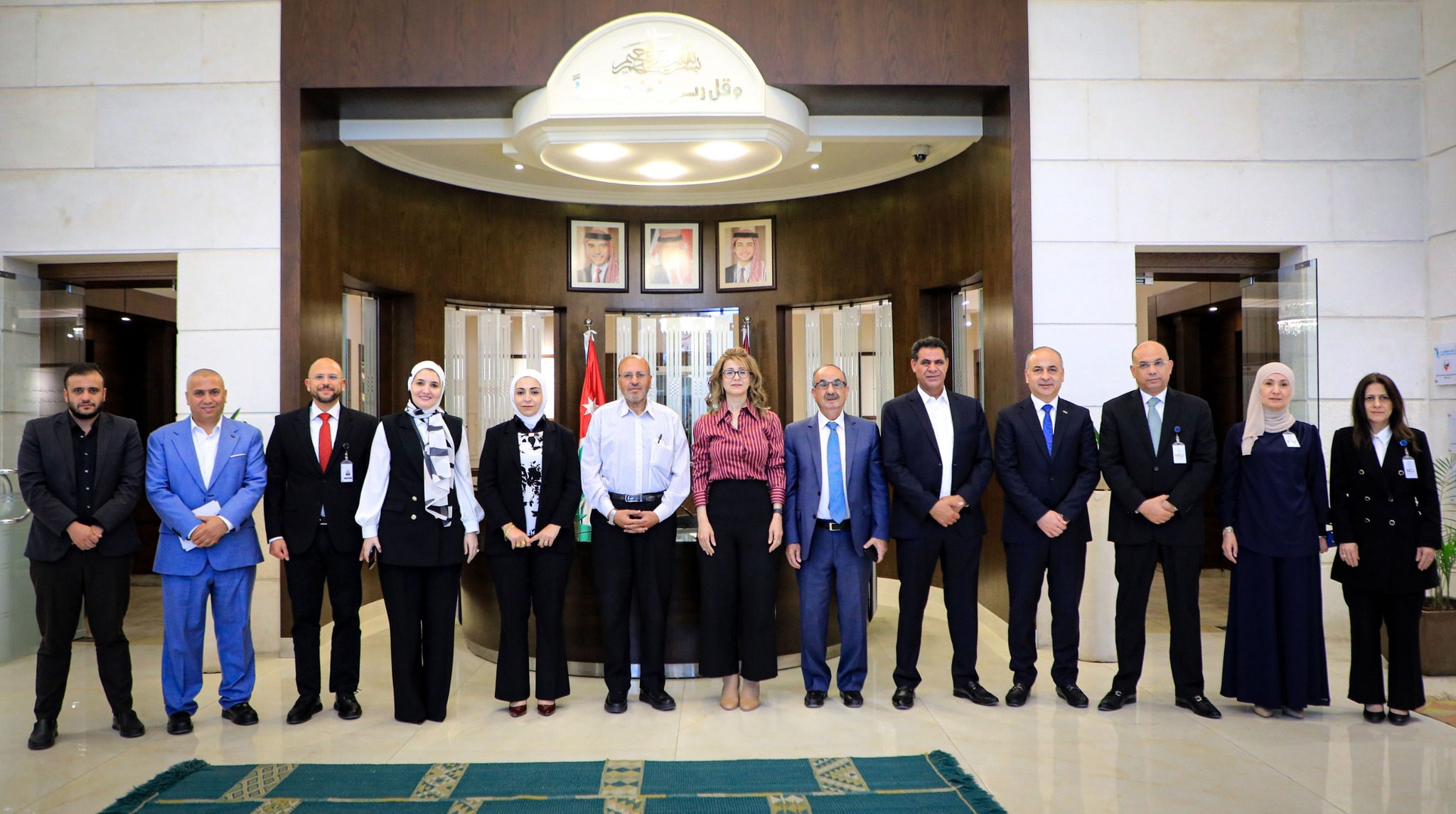 جامعة الشرق الأوسط تستقبل لجنة التربية والتعليم النيابية وتؤكد التزامها بتطوير برامجها الأكاديمية والبحثية