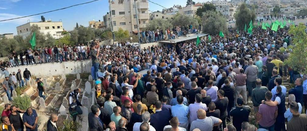 بالفيديو والصور  ..  الآلاف يشيعون القيادي الوطني وزير الأسرى السابق وصفي قبها