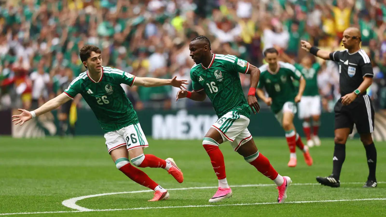 نجم القادسية السعودي كينونيس يكتب اسمه في تاريخ كأس العالم 2026   ..  فيديو