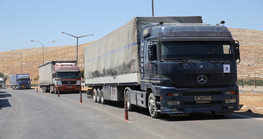 الحكومة تنفي وجود جسر بري أو بحري أو جوي مع الاحتلال