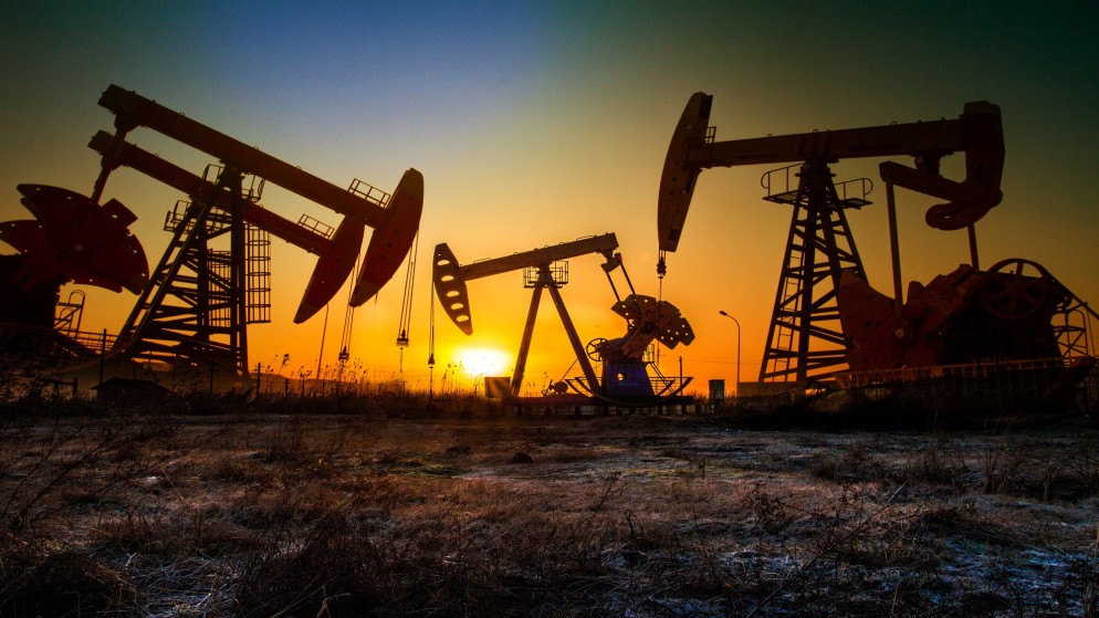 تراجع أسعار النفط وسط مخاوف من تأثير الفائدة الأميركية على الطلب